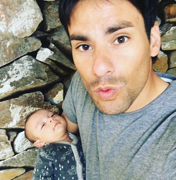 ¡Claudio Valdivia comparte tierna foto con su hijo! - Mega