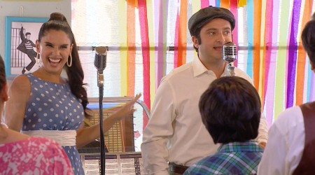 Glorita y Ángel deslumbraron cantando "El Rock del Mundial"