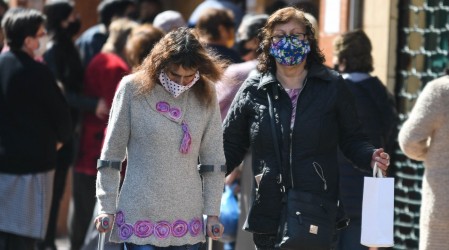 Anuncio en balance diario de Covid-19:"Adultos mayores podrán salir a partir del sábado por 60 minutos al día"