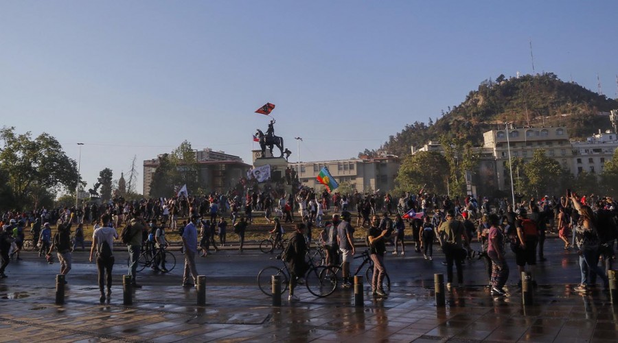 Plebiscito 2020: Estación Baquedano se encuentra cerrada por manifestaciones en Plaza Italia