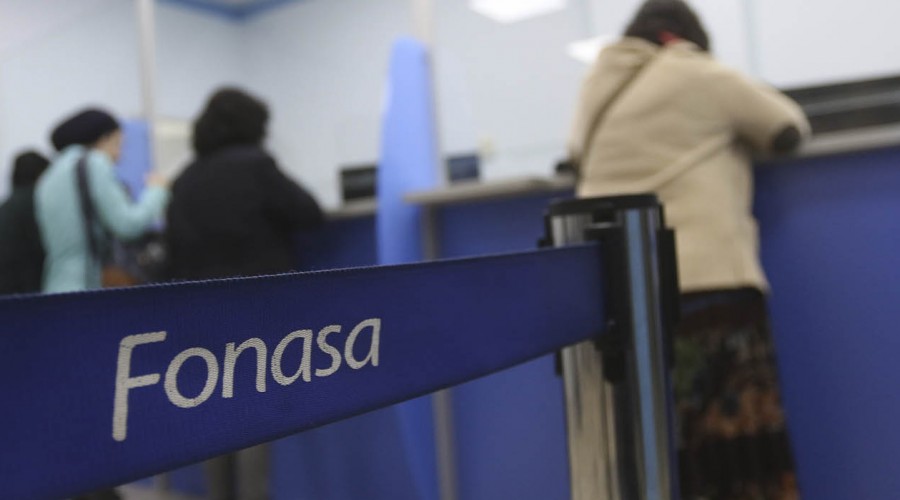 Revisa si puedes cobrar la devolución de excesos de Fonasa solo con tu rut