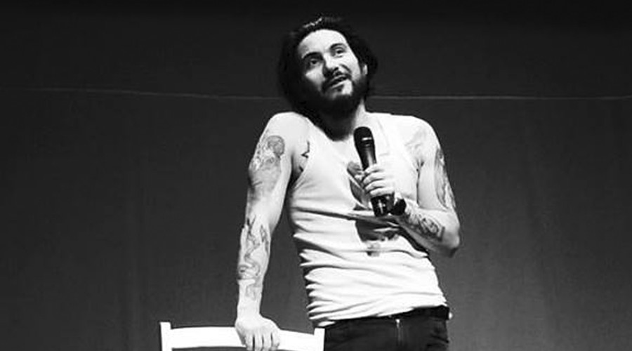 Festival de Teatro online: Esta noche el Stand Up de Felipe Avello y la obra "La noche devora a sus hijos"