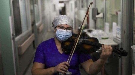 "Mi intención fue siempre dar amor": Damarís Silva y su música por los pasillos del Hospital "El Pino"