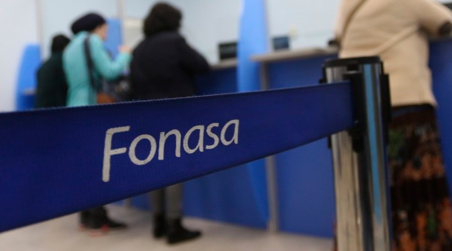 Protección económica, descuentos en farmacias y más: Conoce los beneficios de las personas afiliadas a Fonasa