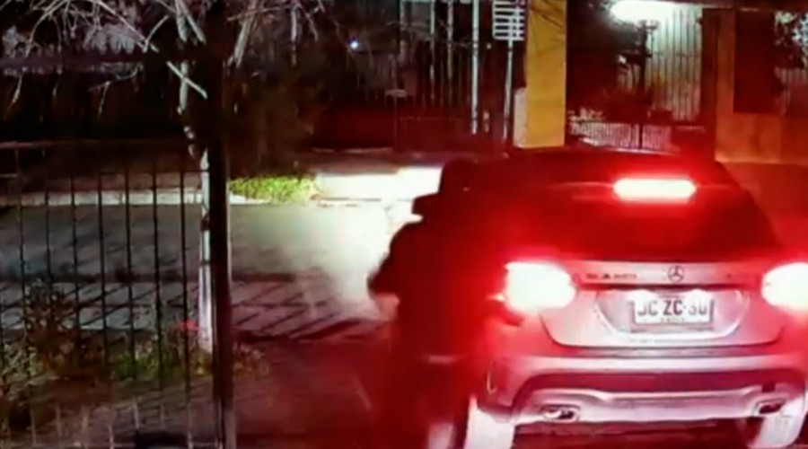 'Estuvieron 45 segundos': Habla vecino víctima de delincuentes que derrumban portón de su casa