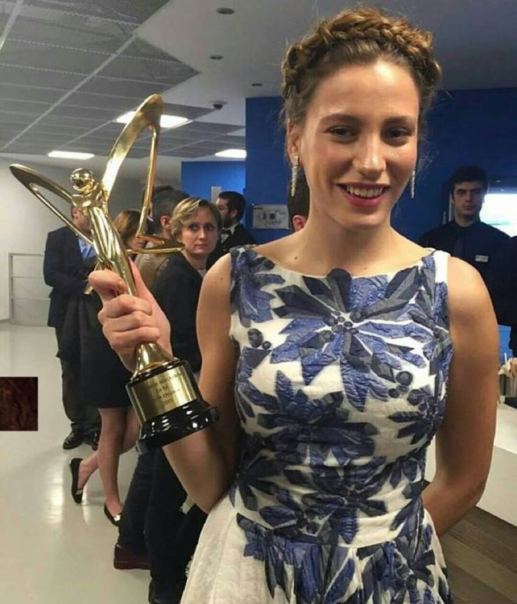 Serenay-Sarikaya-Golden-Butterfly-2015