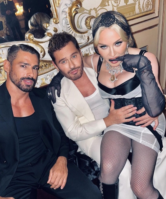 Caua Reymond, Mert Alas y Madonna