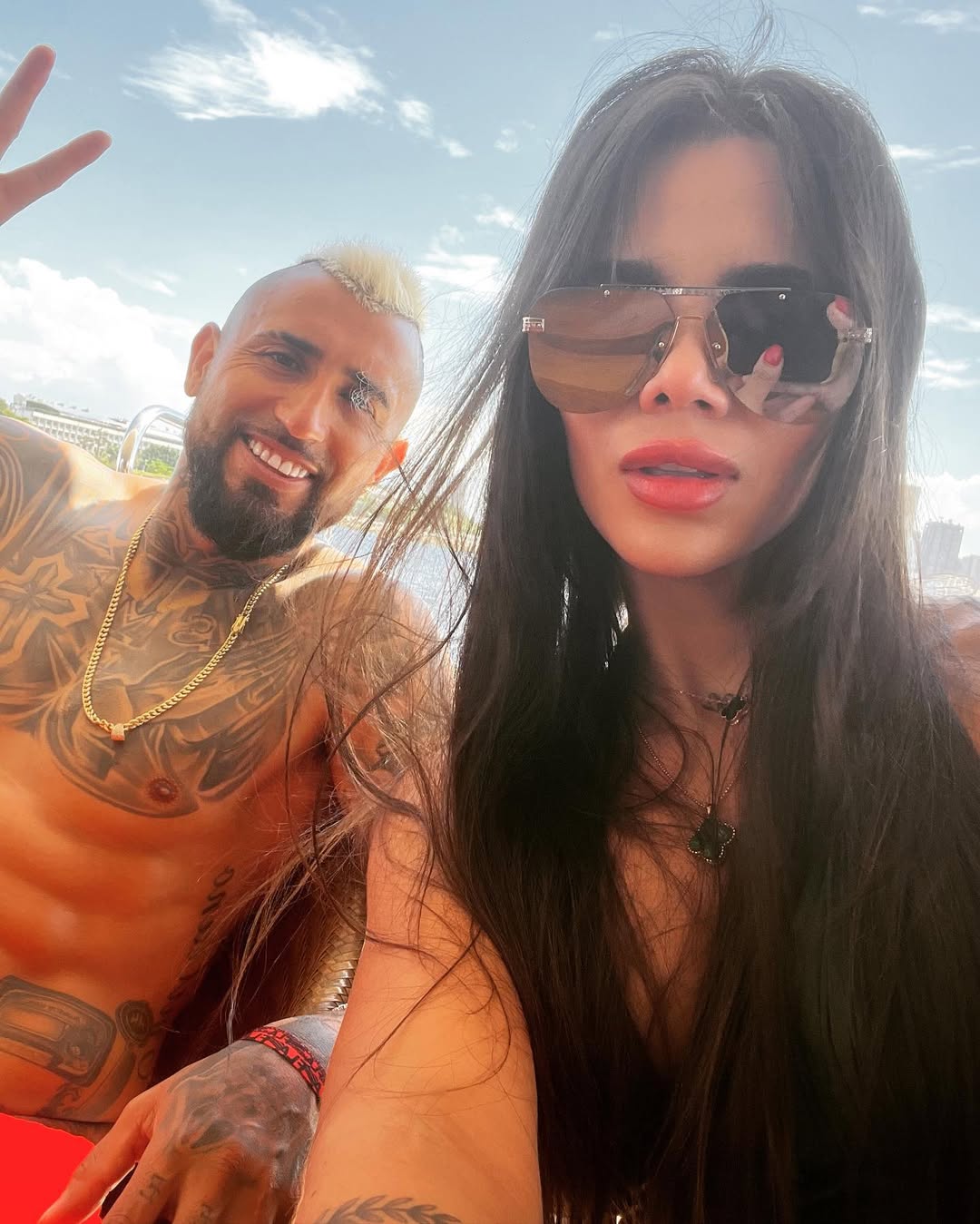 Arturo Vidal y Daniela Isaza