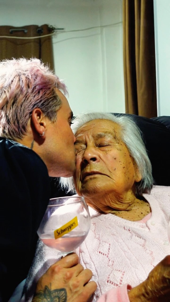 Dani Ride y su abuela