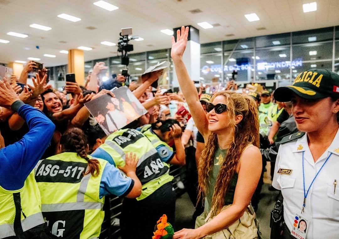 Shakira llegando a Perú