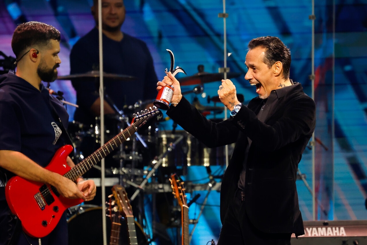 Marc Anthony con su Gaviota de Plata