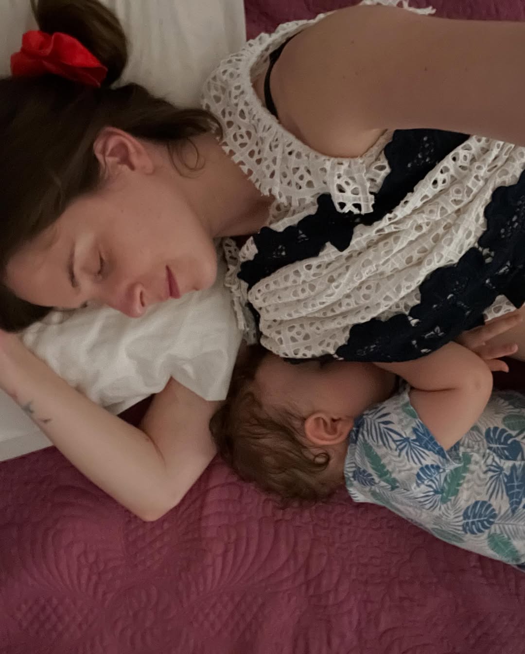 Alison Mandel y su hijo Alison Mandel y su hijo