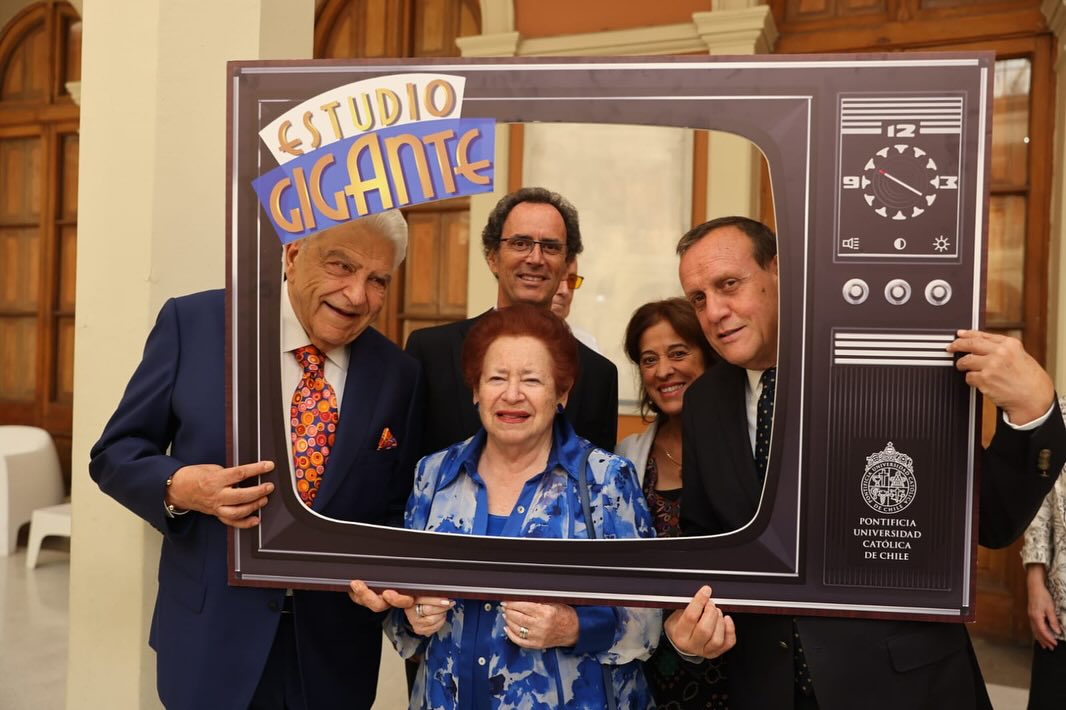 Don Francisco en la inauguración de la exposición