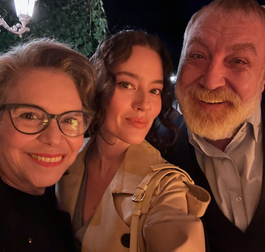 Pelin Akil en el set de Seyrán y Ferit