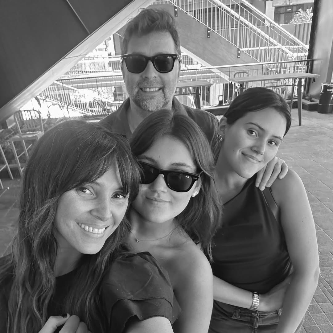 Andrea Sanhueza y sus dos hijas, Carlos Romero