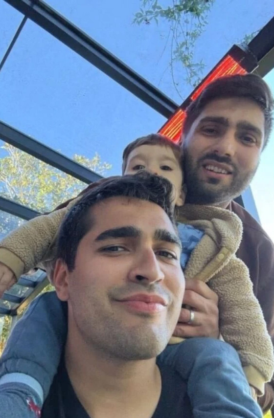 Mert Ramazan Demir con su familia