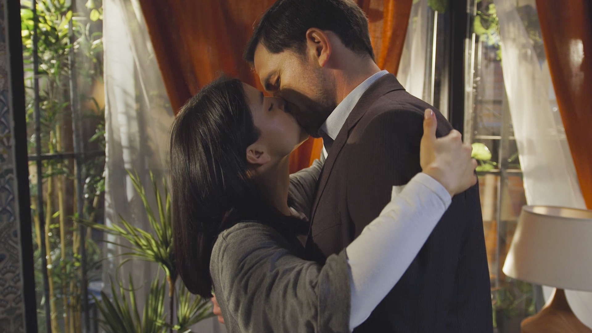 Beso de Diana y Clemente