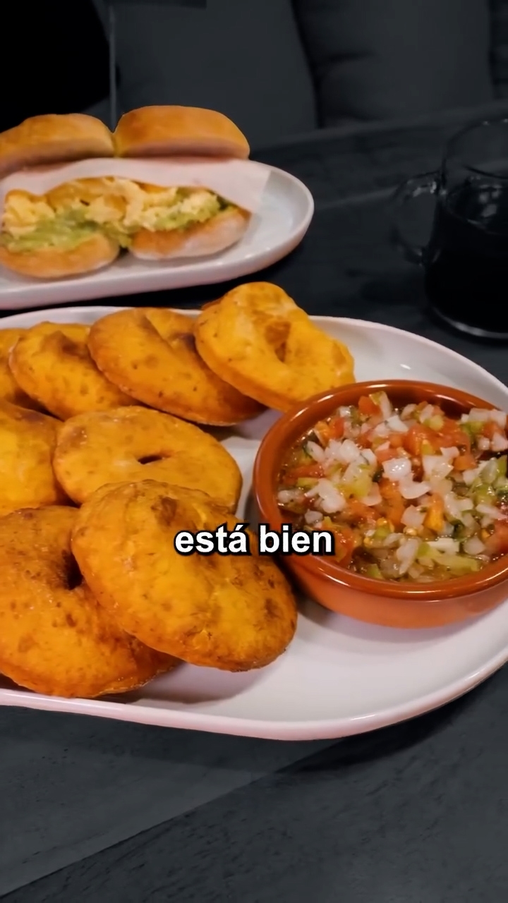 Sopaipillas con pebre