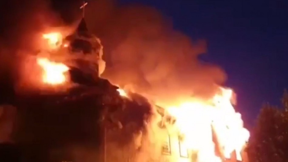 incendio iglesia san francisco ancud Videos y fotos registran violento incendio en iglesia San Francisco de Ancud