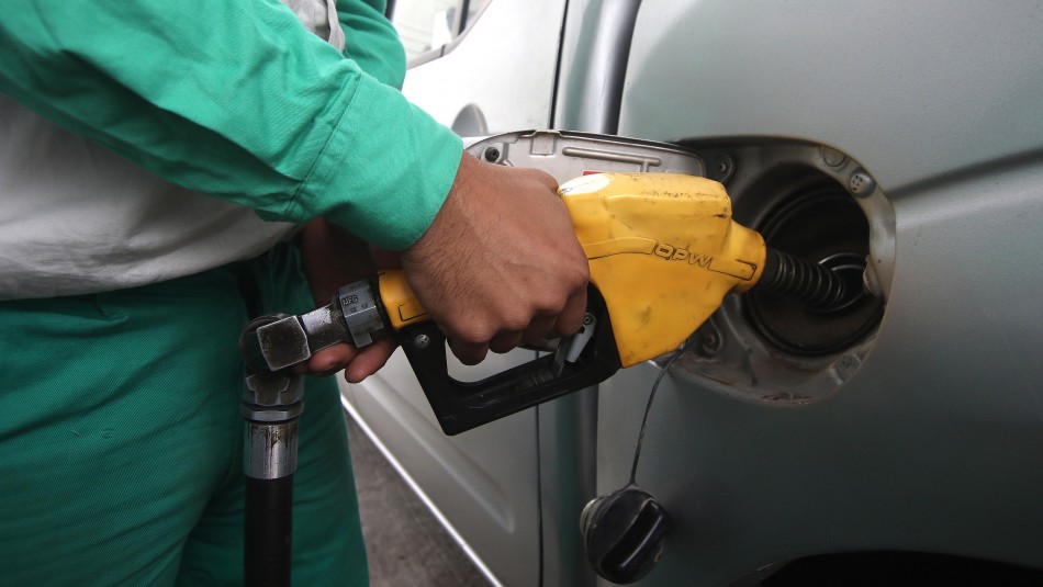 Bencinas bajarán de precio a partir de este jueves Bencinas bajarán de precio a partir de este jueves