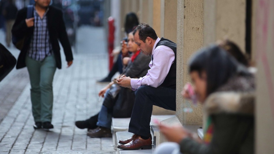 Desempleo se instala entre las grandes preocupaciones de los chilenos tras el estallido social Desempleo se instala entre las grandes preocupaciones de los chilenos tras el estallido social