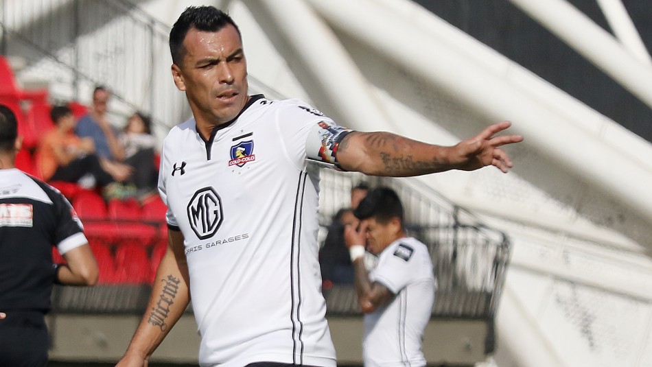 Esteban Paredes Esteban Paredes da apoyo a agente.
