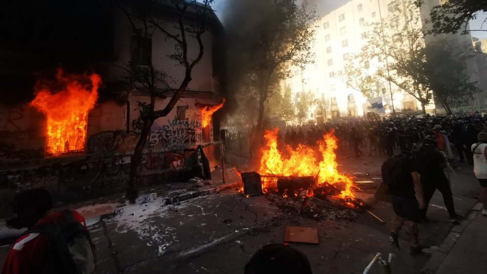 Incendio Incendio afecta a casa habitación en el centro de Santiago
