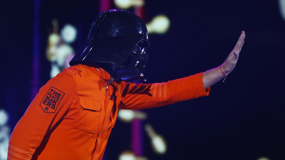 Presentación de Javiera Contado en Viña 2020 Otra historia real: Las fotos que comprueban que marido de Javiera Contador sí usa una máscara de Darth Vader