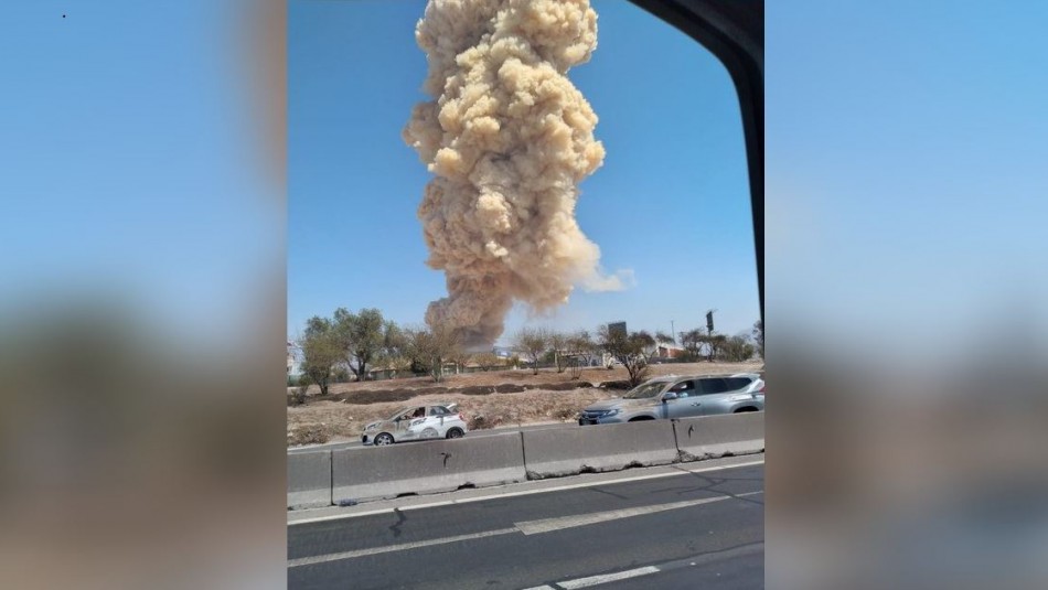 Incendio Pudahuel Usuarios en redes sociales comparten registros del incendio en bodega de Pudahuel