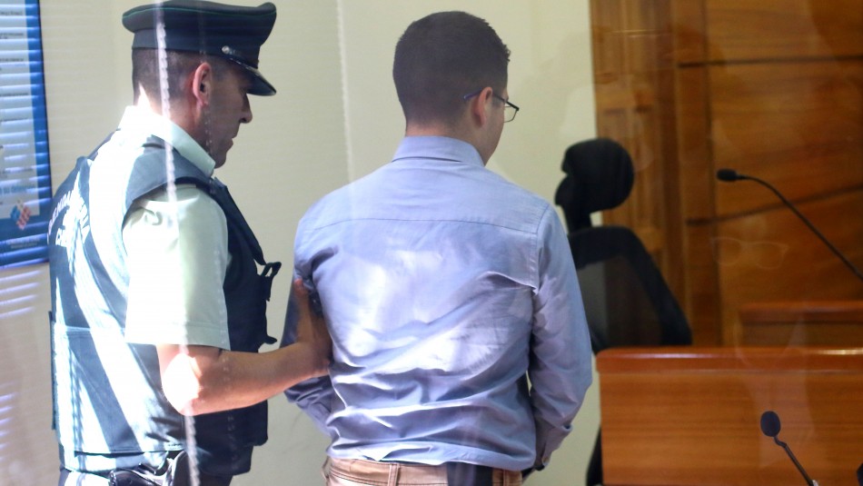 Ordenan libertad de excarabinero formalizado por ataque a cuartel policial de La Ligua Ordenan libertad de excarabinero formalizado por ataque a cuartel policial de La Ligua