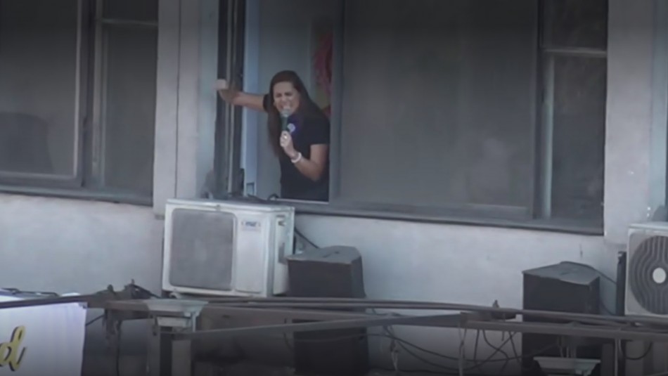 Natalia Valdebenito desde una ventana en Plaza Italia: Natalia Valdebenito desde una ventana en Plaza Italia: