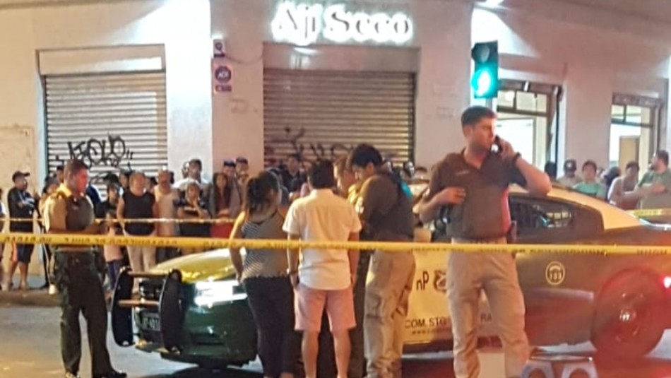 Un carabinero lesionado tras asalto en restaurante del centro de Santiago Un carabinero lesionado tras asalto en restaurante del centro de Santiago