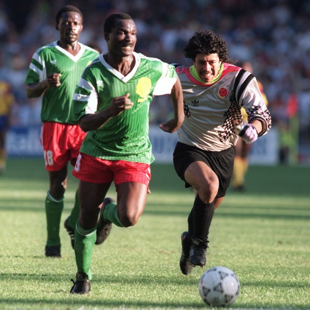 Con esta emblemática foto el otrora arquero René Higuita pide quedarse en casa por coronavirus