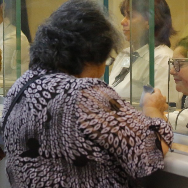 Lo más visto: Entregarán tarjetas prepago a pensionados para evitar cobro presencial