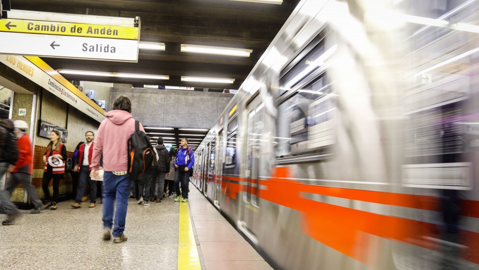 Metro anuncia suspensión de ruta expresa en Línea 2 a partir de este martes Metro de Santiago anuncia suspensión de ruta expresa en Línea 2 a partir de este martes