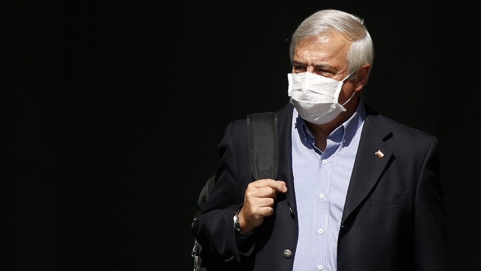 Contraloría oficia a ministro Mañalich por bloqueo de cuentas a usuarios y uso de información institucional Contraloría oficia a ministro Mañalich por bloqueo de cuentas a usuarios y uso de información institucional