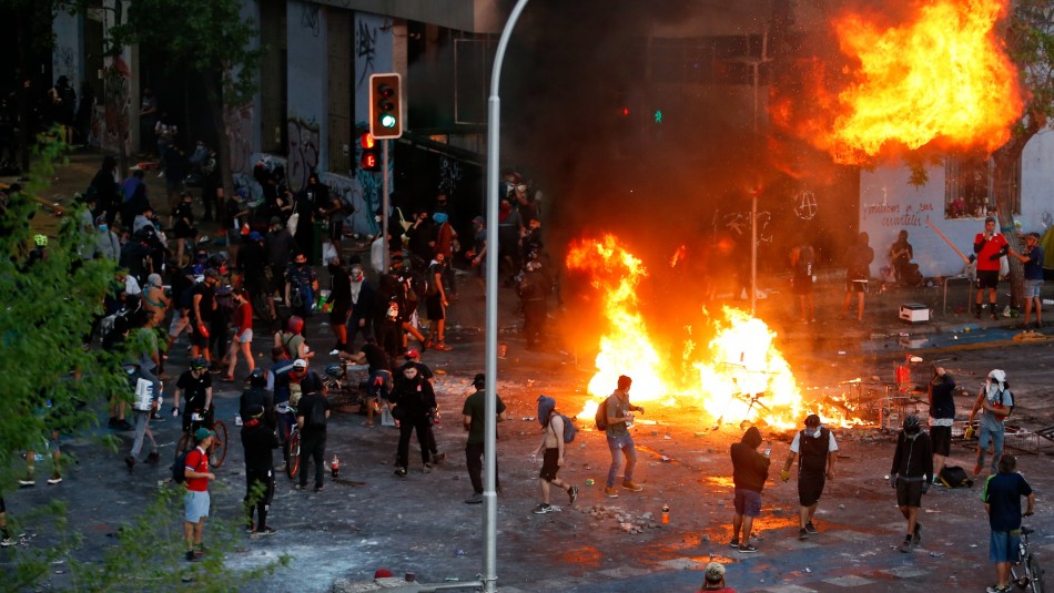 Incidentes 18 octubre Balance 18-0: 580 detenidos, 116 carabineros lesionados y 107 eventos graves