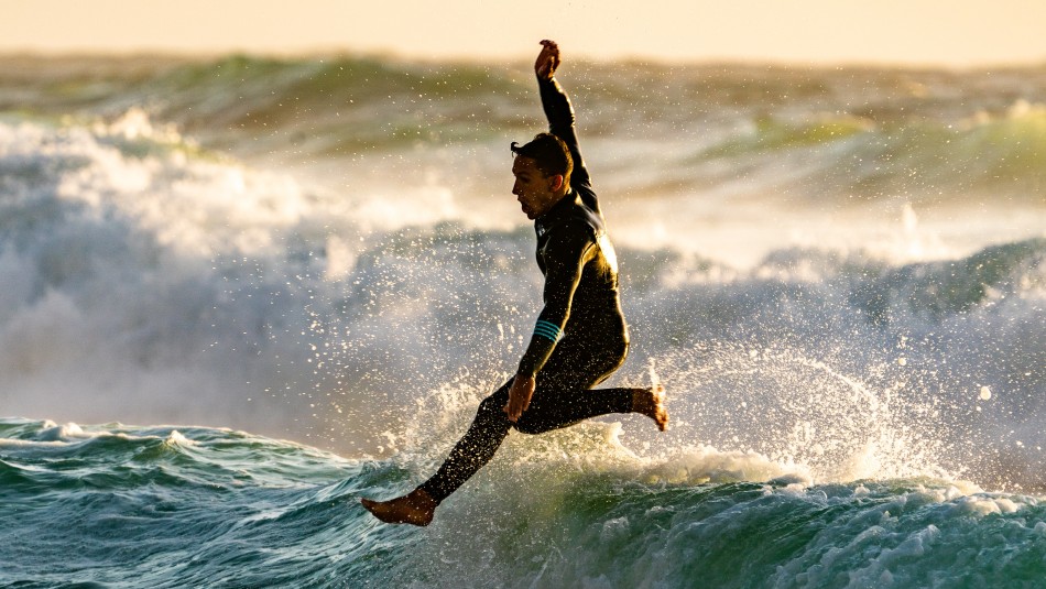 Surfistas rescatan a un hombre y su hijastra menor de edad en Ritoque Surfistas rescatan a un hombre y su hijastra menor de edad en Ritoque
