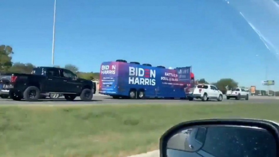 Elecciones en EEUU: Biden critica que seguidores de Trump intimidaran un autobús de su campaña Elecciones en EEUU: Biden critica que seguidores de Trump intimidaran un autobús de su campaña