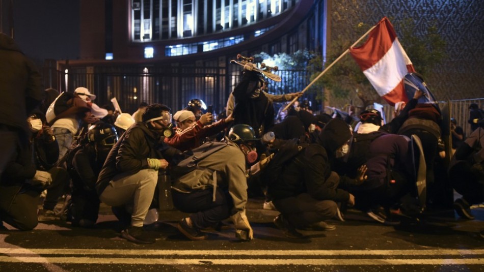 Crisis en Perú: Exigen renuncia al presidente Manuel Merino tras muerte de dos manifestantes