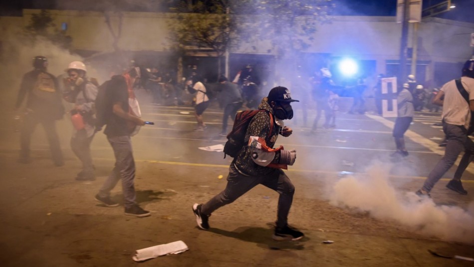 Protestas en Lima Dos fallecidos y 13 ministros renunciados dejan protestas contra Manuel Merino en Perú