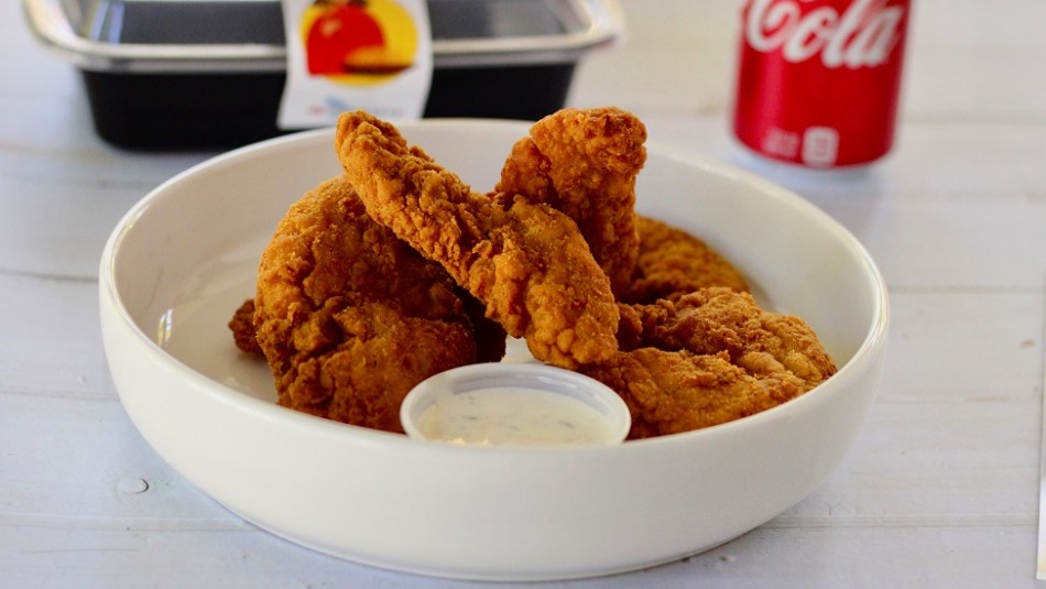 Madre vegetariana despide a niñera y amenaza con demanda por darle nuggets de pollo a sus hijos Madre vegetariana despide a niñera y amenaza con demanda por darle nuggets de pollo a sus hijos