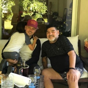 Residente recuerda encuentro de su hijo con Maradona tras la muerte del astro del fútbol Residente recuerda encuentro de su hijo con Maradona tras la muerte del astro del fútbol