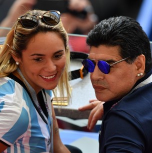 Última pareja de Diego Maradona se desmayó al enterarse de su muerte Última pareja de Diego Maradona se desmayó al enterarse de su muerte