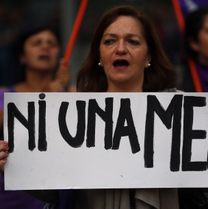 79% de las mujeres se sienten inseguras cuando caminan de noche a sus hogares, según encuesta 79% de las mujeres se sienten inseguras cuando caminan de noche a sus hogares, según encuesta