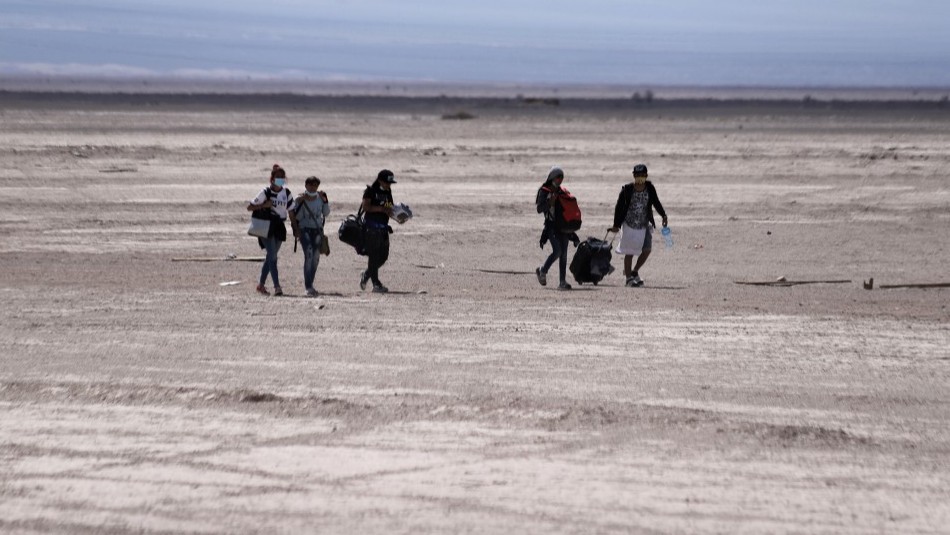 Nos devolvieron a patadas": Migrantes venezolanos en Colchane son devueltos a Bolivia - Meganoticias