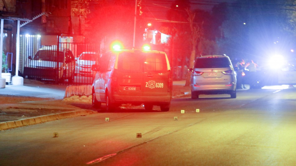 Vecinos denuncian semáforos en mal estado ante trágica muerte de niña en Renca Vecinos denuncian semáforos en mal estado ante trágica muerte de niña en Renca