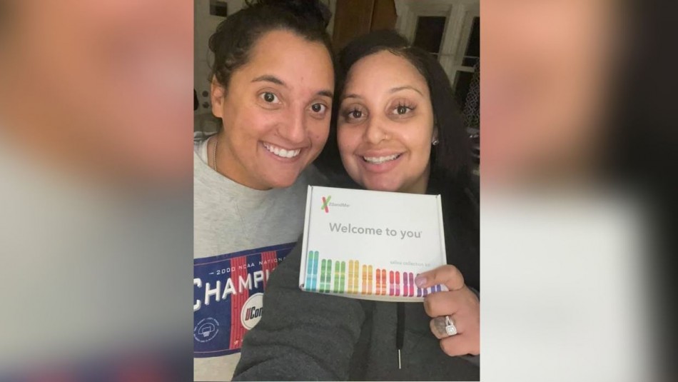 Mujeres que se hicieron amigas en el trabajo descubren que son hermanas Mujeres que se hicieron amigas en el trabajo descubren que son hermanas