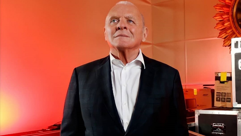 Anthony Hopkins sorprende bailando al ritmo de un merengue de Elvis Crespo Anthony Hopkins sorprende bailando al ritmo de un merengue de Elvis Crespo