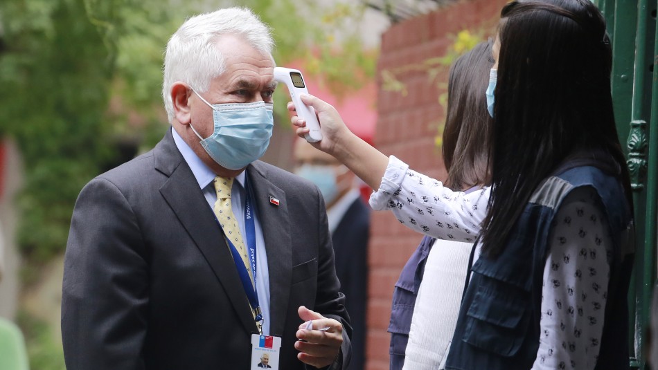 Ministro Paris destaca plan de vacunación a un año del primer caso de coronavirus en Chile Ministro Paris destaca plan de vacunación a un año del primer caso de coronavirus en Chile